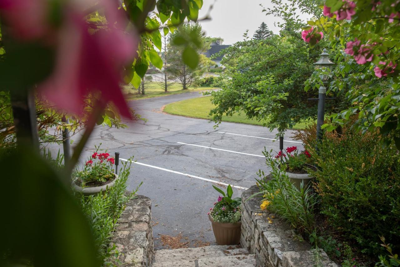 Coachlite Inn Sister Bay Exteriér fotografie